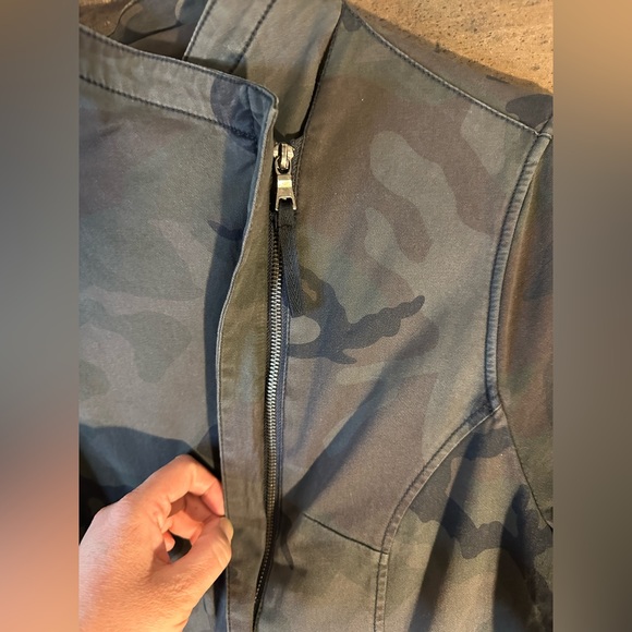 Chico’s Dark Green Camo Moto Jacket Size 2 - Picture 2 of 6